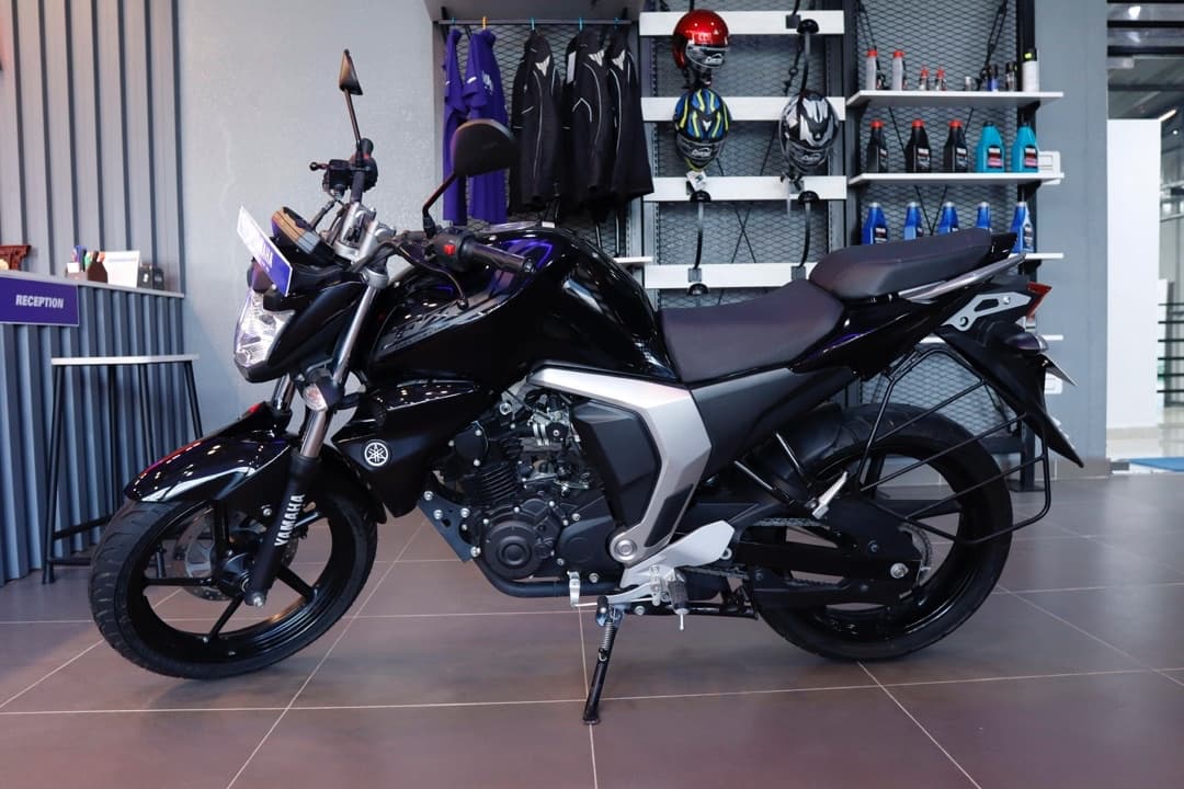 2023 Yamaha FZ V2 image