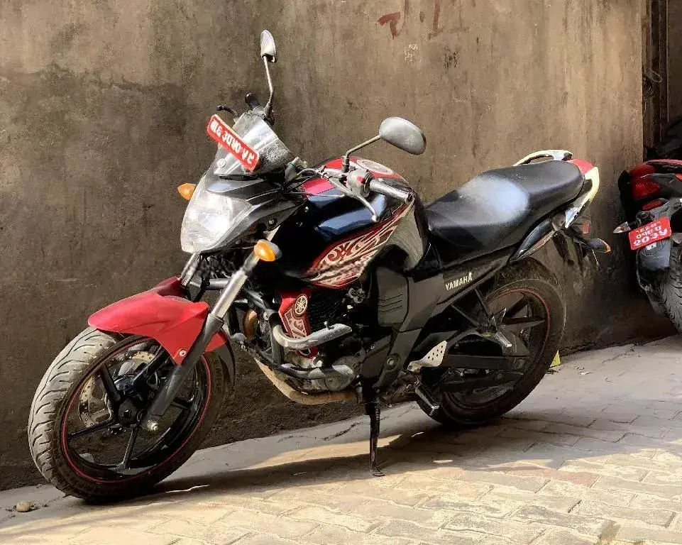 2014 Yamaha FZS V2