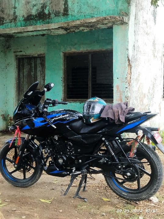 2022 Bajaj Pulsar 220F