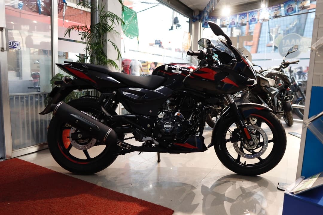 2023 Bajaj Pulsar 220F image