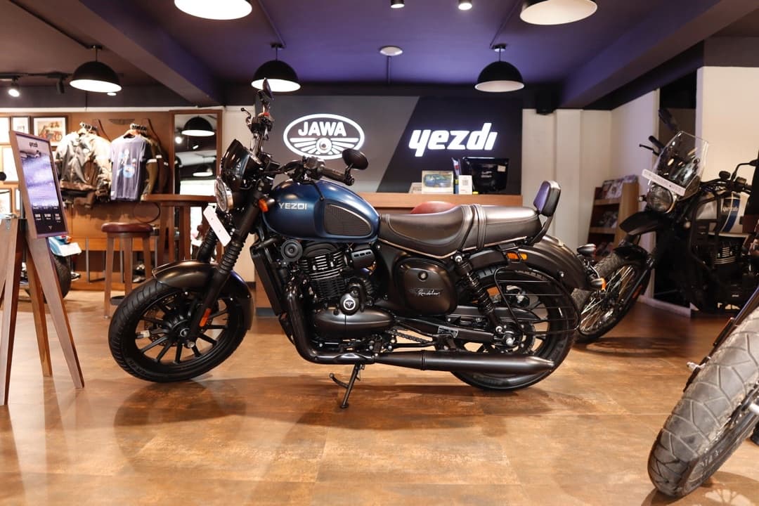 2023 Jawa Yezdi Roadster image