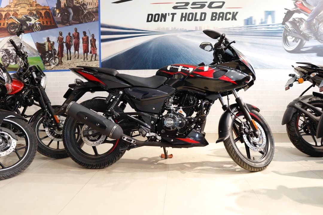 2023 Bajaj Pulsar 220F image