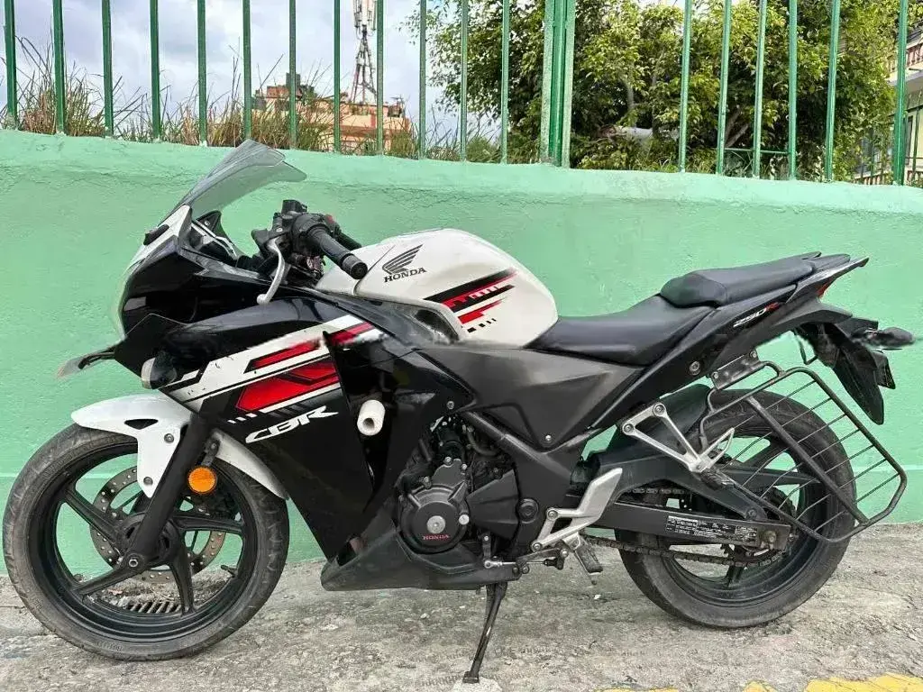 2016 Honda CBR 250R image