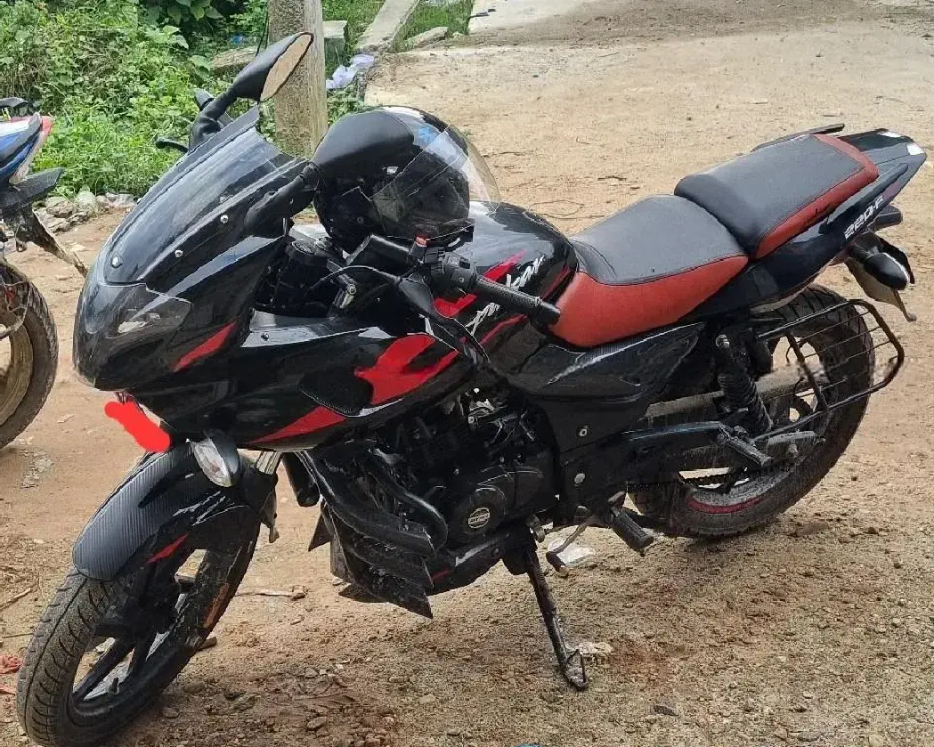 2022 Bajaj Pulsar 220F image