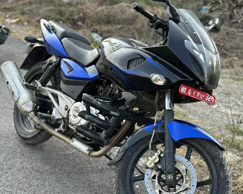 2015 Bajaj Pulsar 220F image