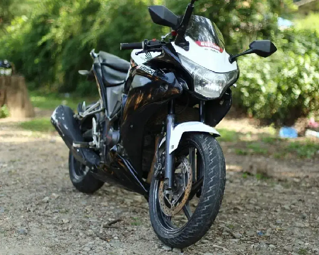2017 Honda CBR 250R image