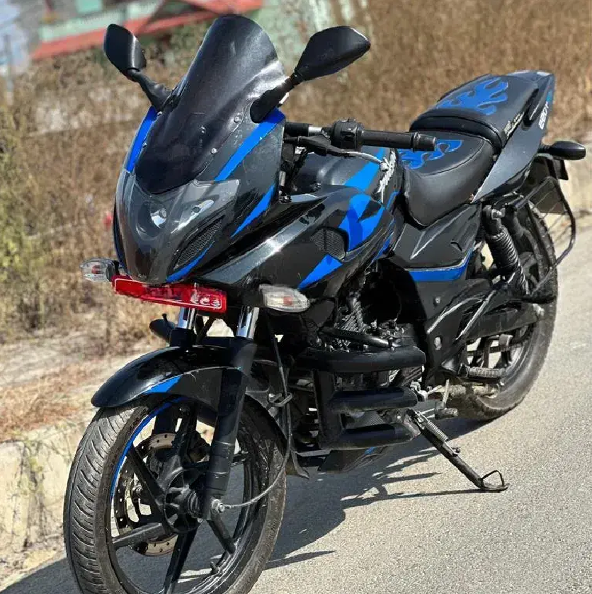 2022 Bajaj Pulsar 220F image