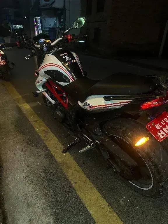 2017 Benelli TNT 300 image