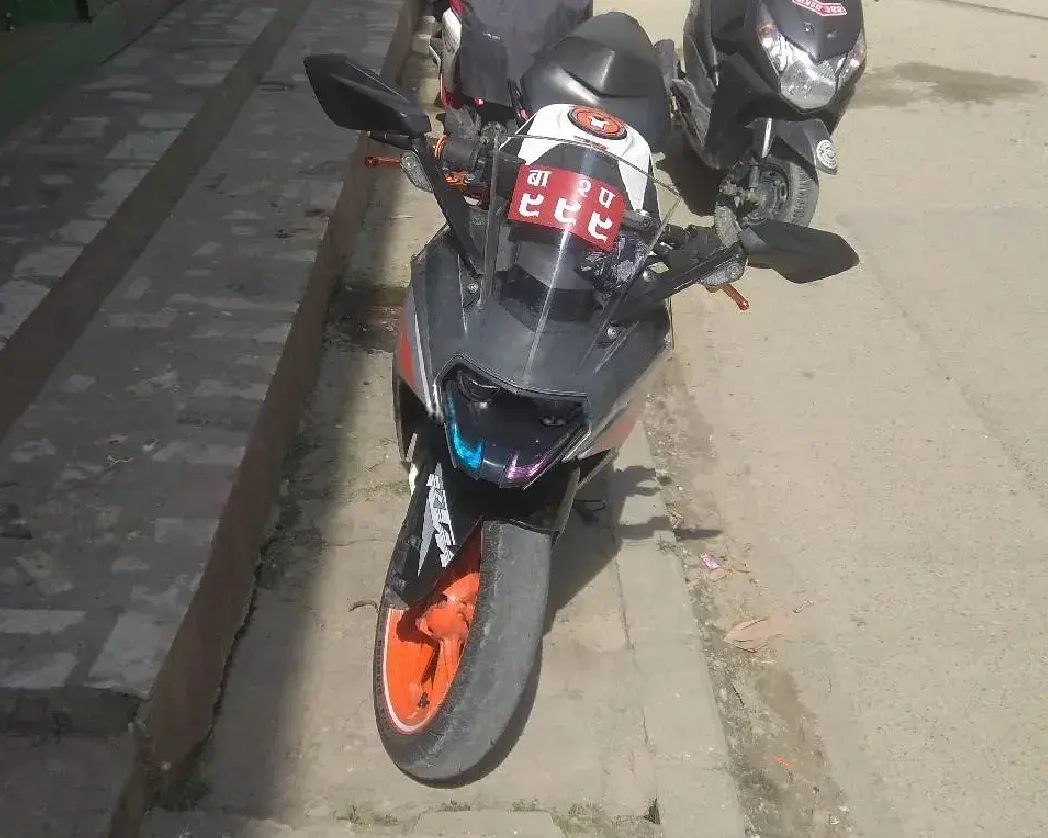 2017 KTM RC 200 image