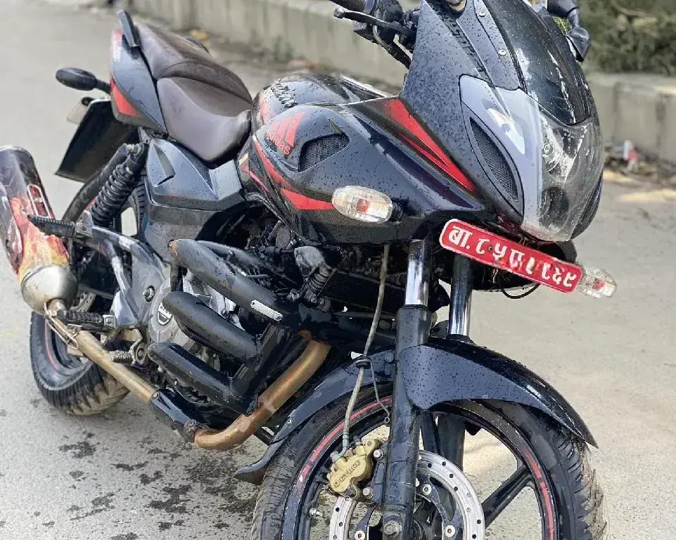 2017 Bajaj Pulsar 220F image