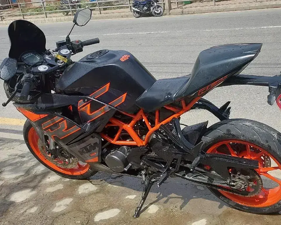 2015 KTM RC 200 image