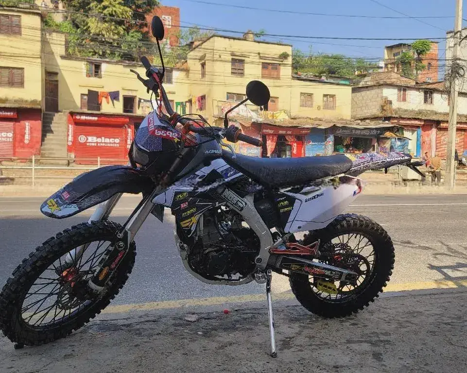 2017 Cross X 250SE Motard image