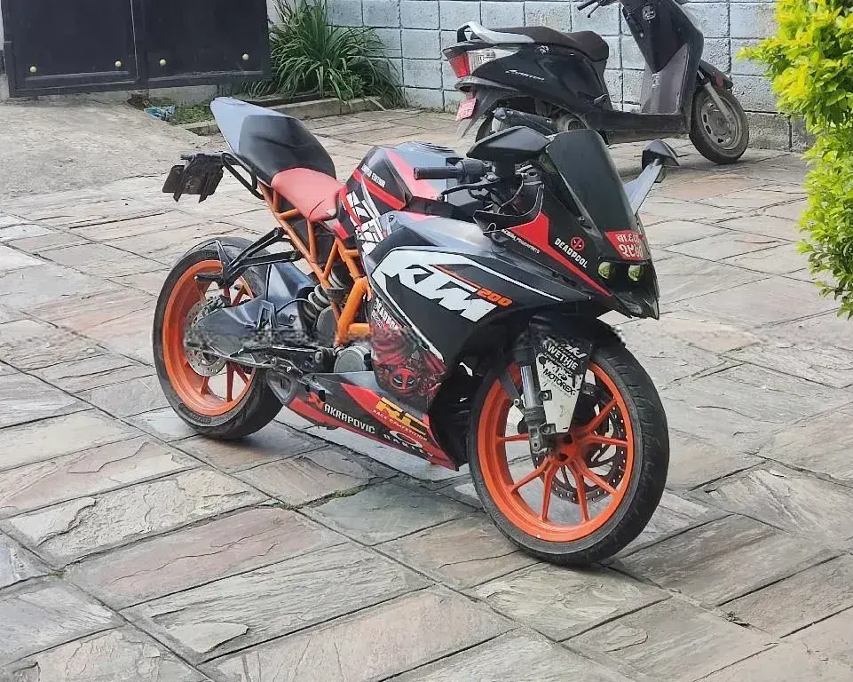 2014 KTM RC 200 image