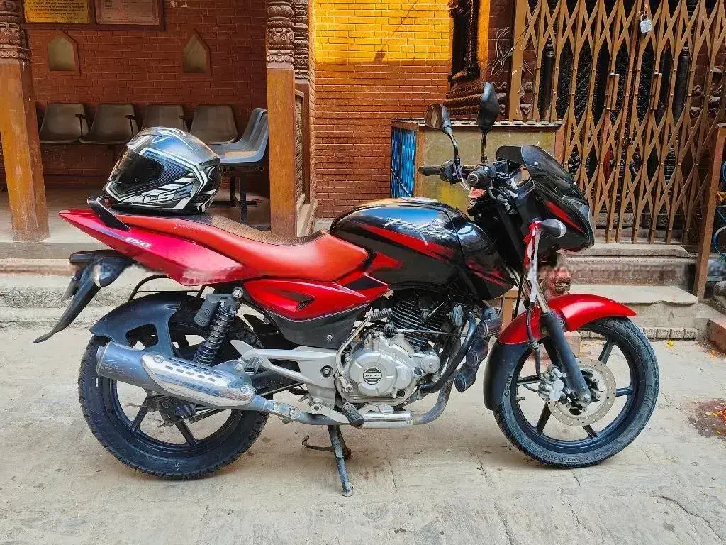2016 Bajaj Pulsar 150 image