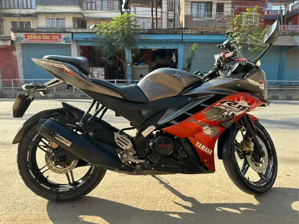2014 Yamaha R15 V2 image