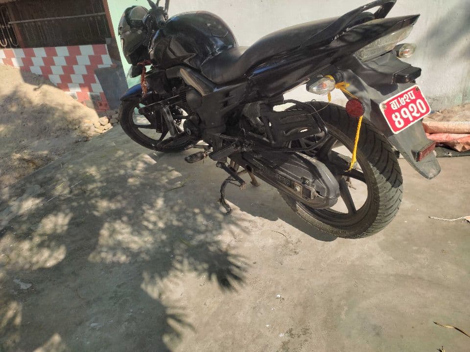 2016 Honda CB Trigger image