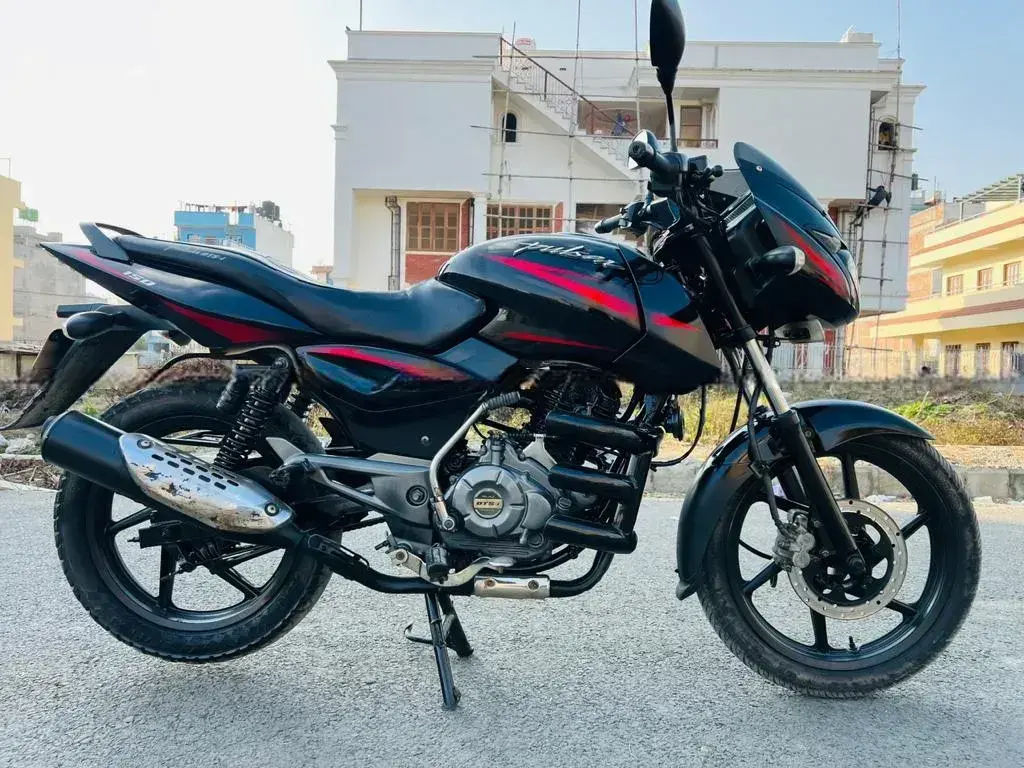 2017 Bajaj Pulsar 150 image