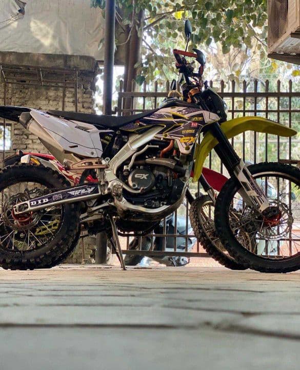 2018 Cross X 250SE Motard image