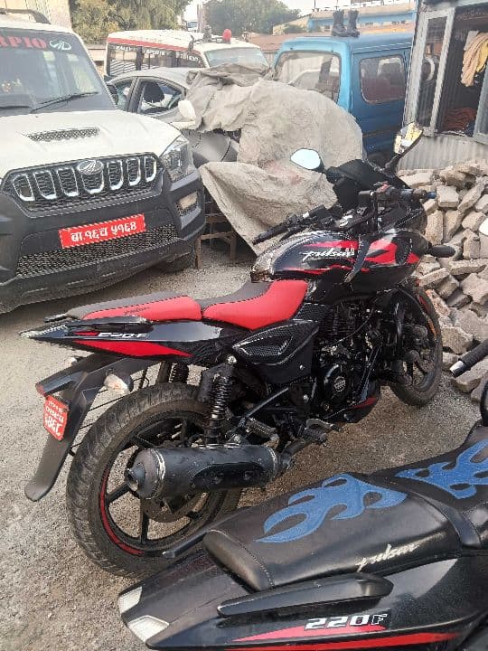 2022 Bajaj Pulsar 220F image
