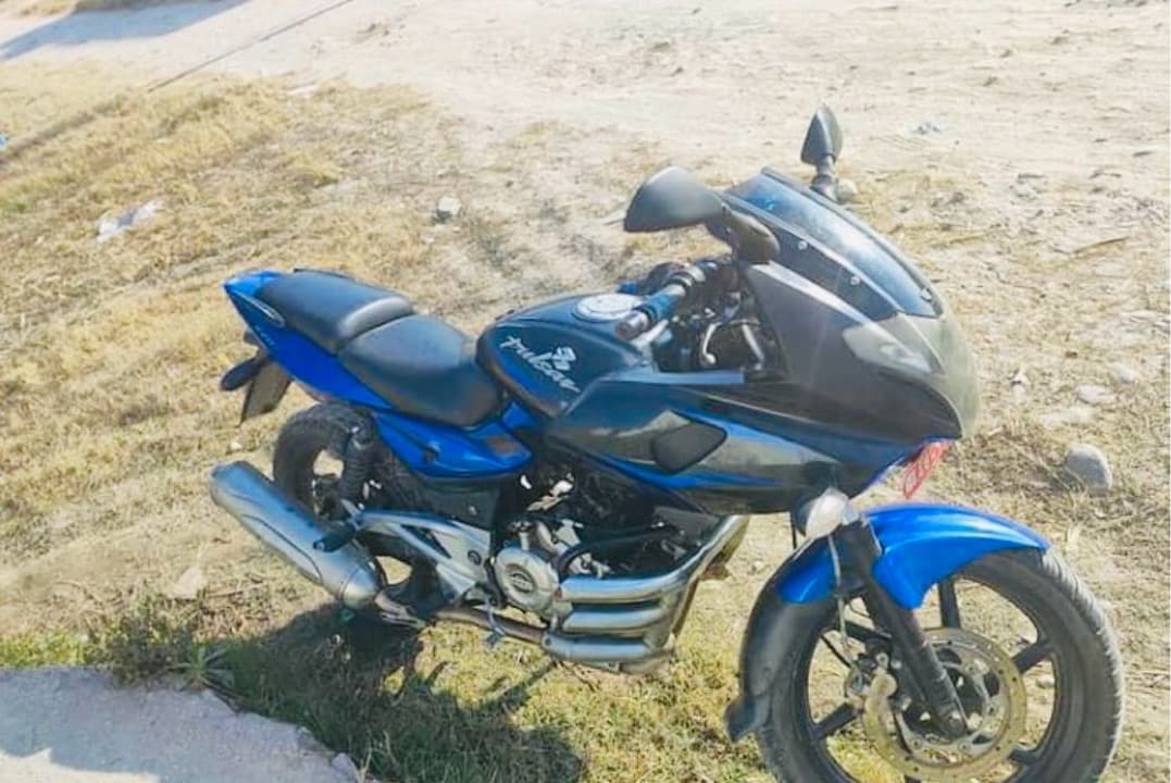 2016 Bajaj Pulsar 220F image