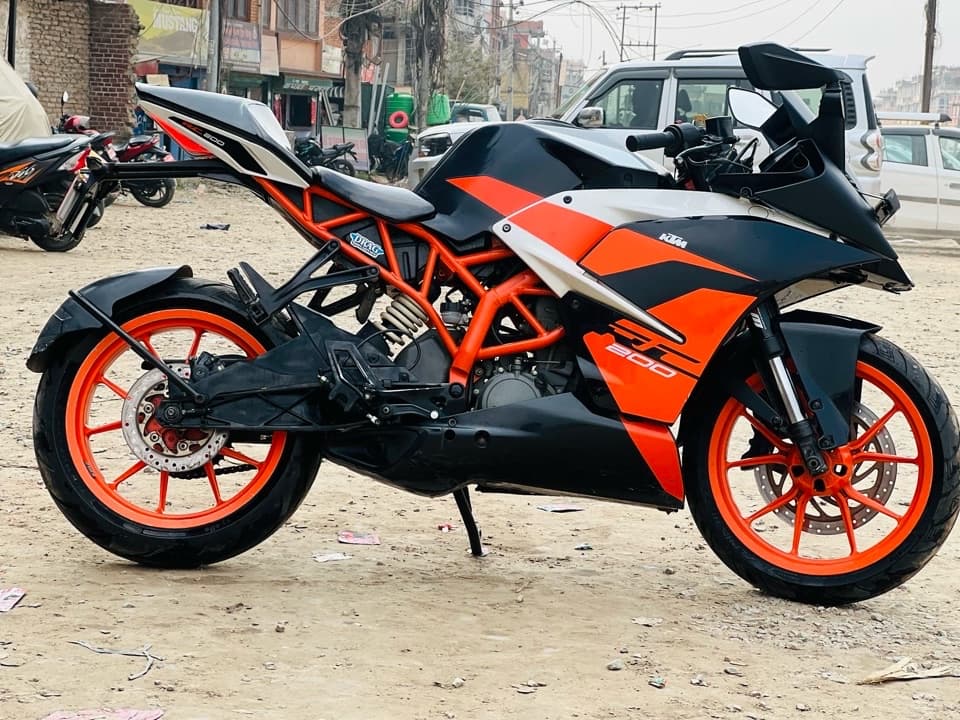 2018 KTM RC 200 image