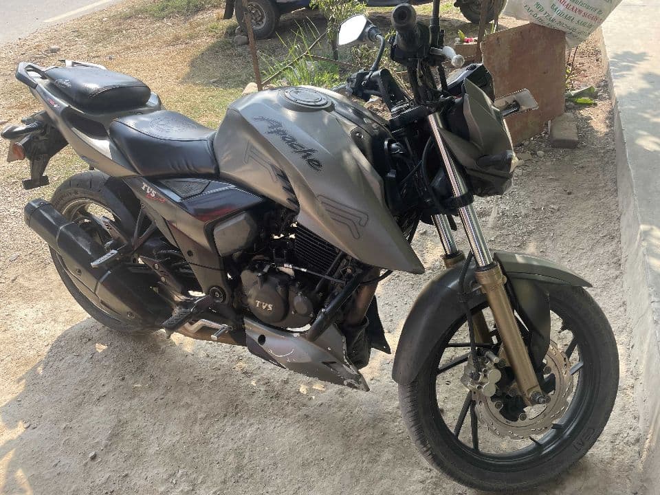 2016 TVS Apache RTR 200 4V image