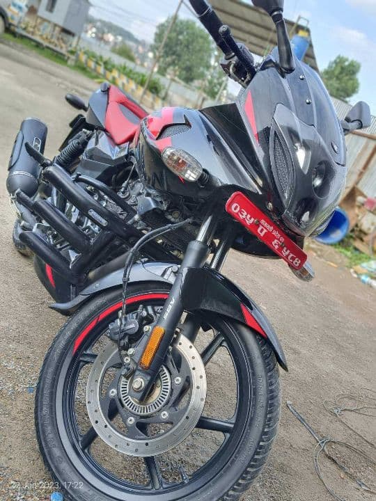 2022 Bajaj Pulsar 220F image