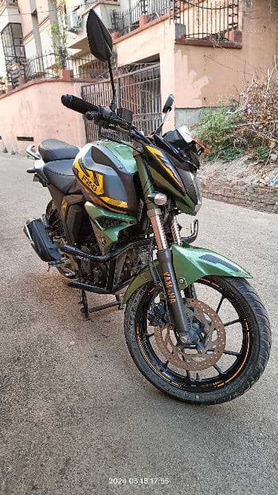 2021 Yamaha FZ V2 image