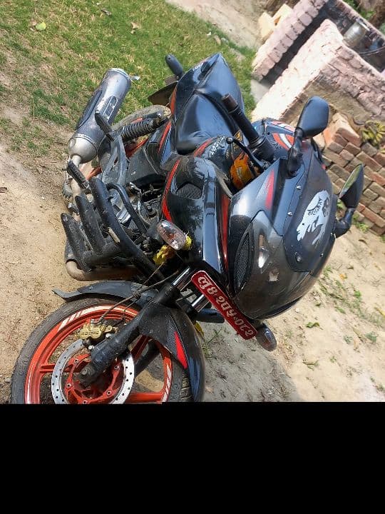 2018 Bajaj Pulsar 220F image
