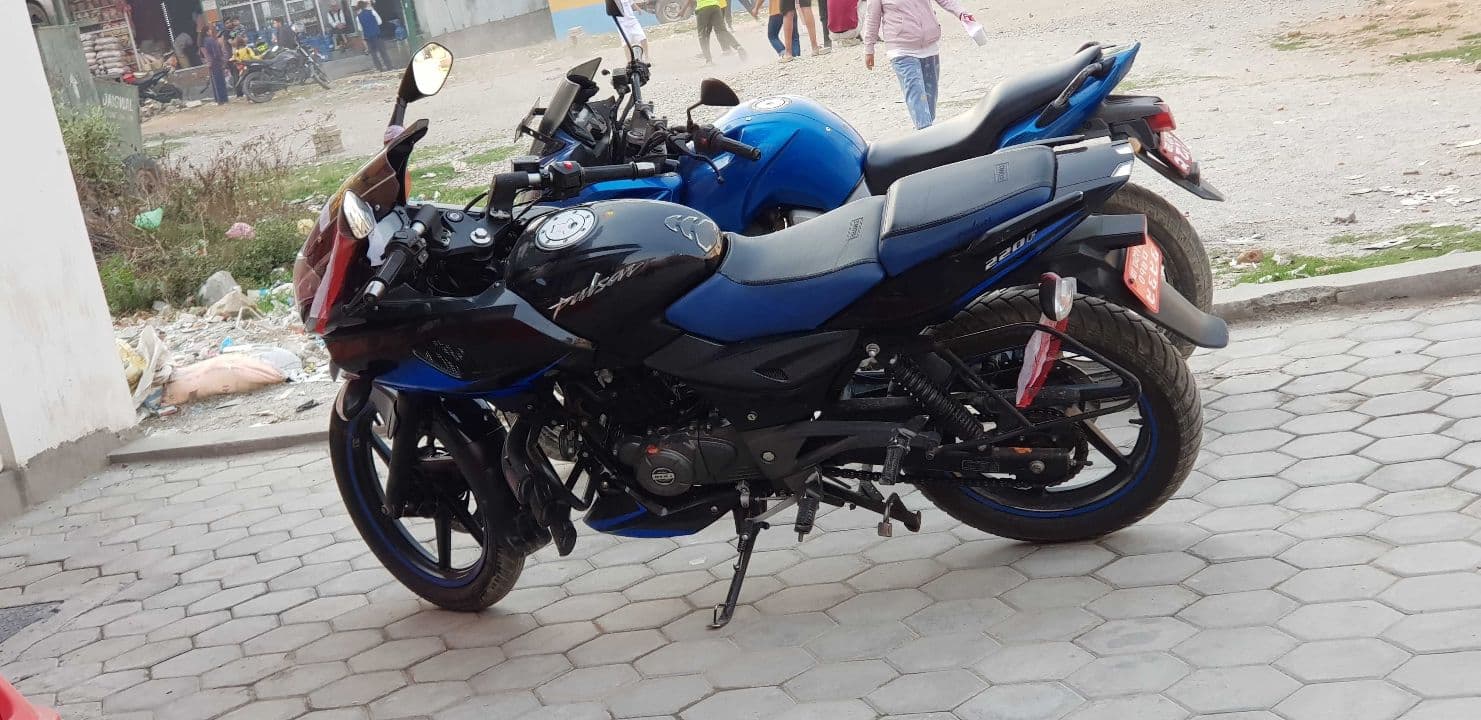 2020 Bajaj Pulsar 220F image