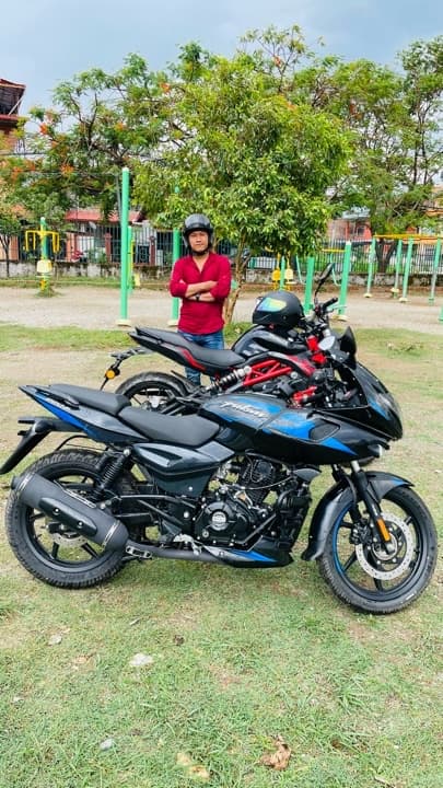 2023 Bajaj Pulsar 220F image