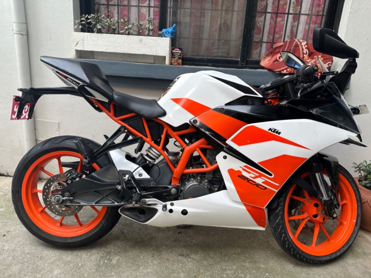 2017 KTM RC 200 image