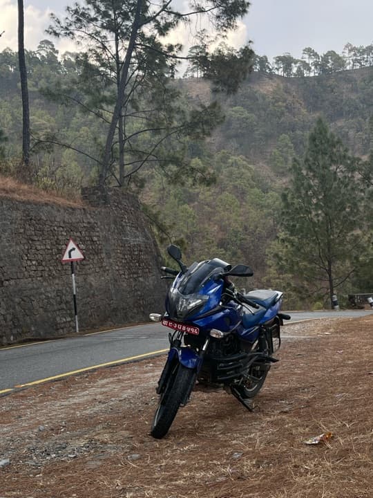 2017 Bajaj Pulsar 220F image