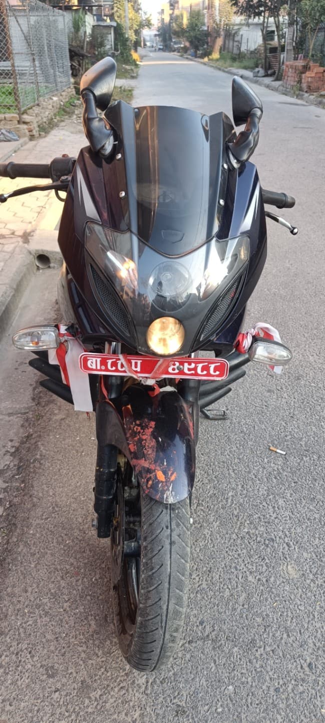 2017 Bajaj Pulsar 220F image