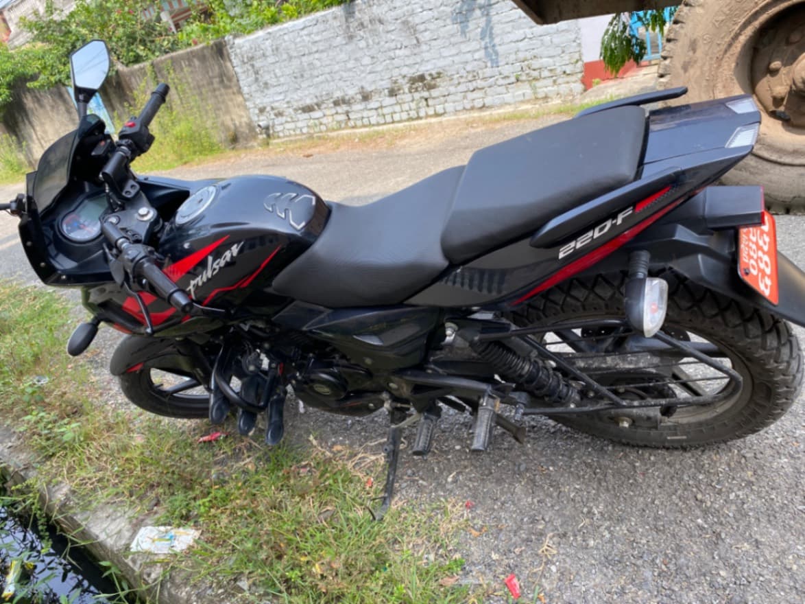 2021 Bajaj Pulsar 220F image
