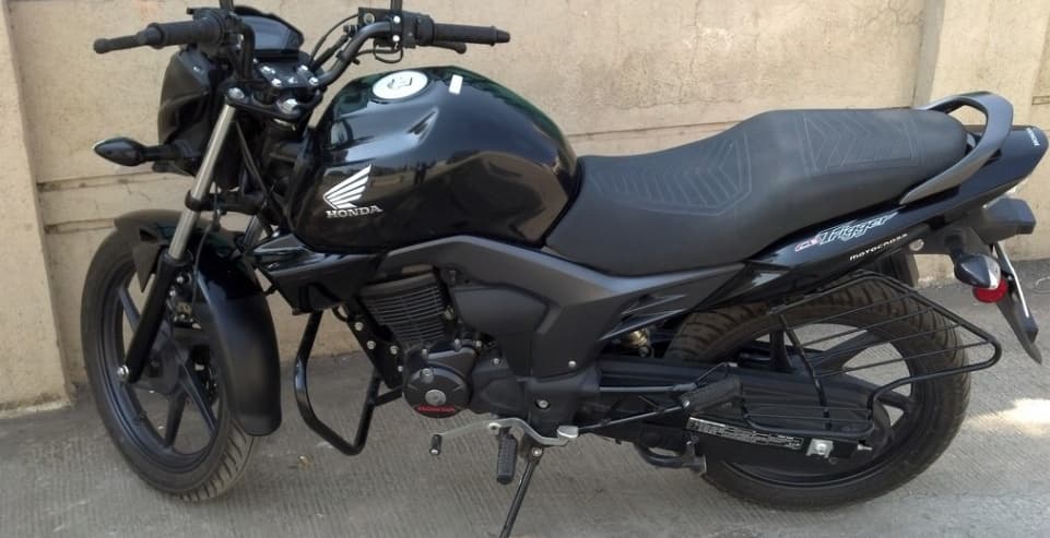 2016 Honda CB Trigger image