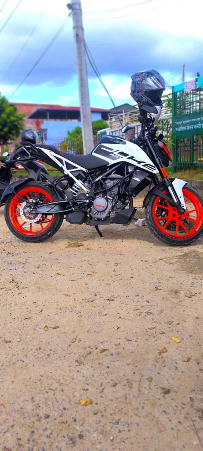 2022 KTM Duke 200 image