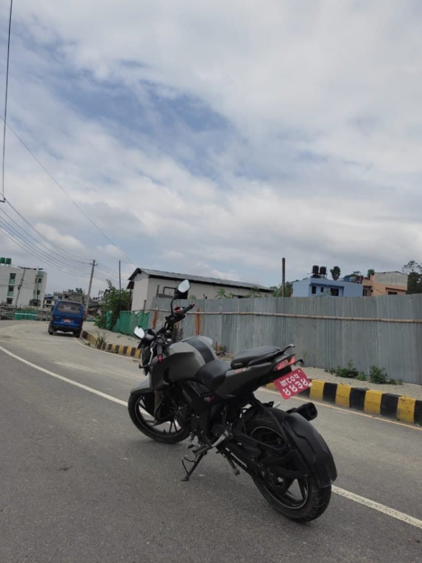 2017 TVS Apache RTR 200 4V image