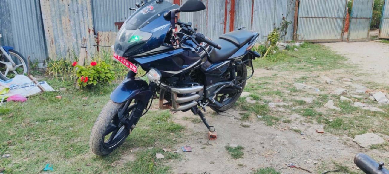 2017 Bajaj Pulsar 220F image
