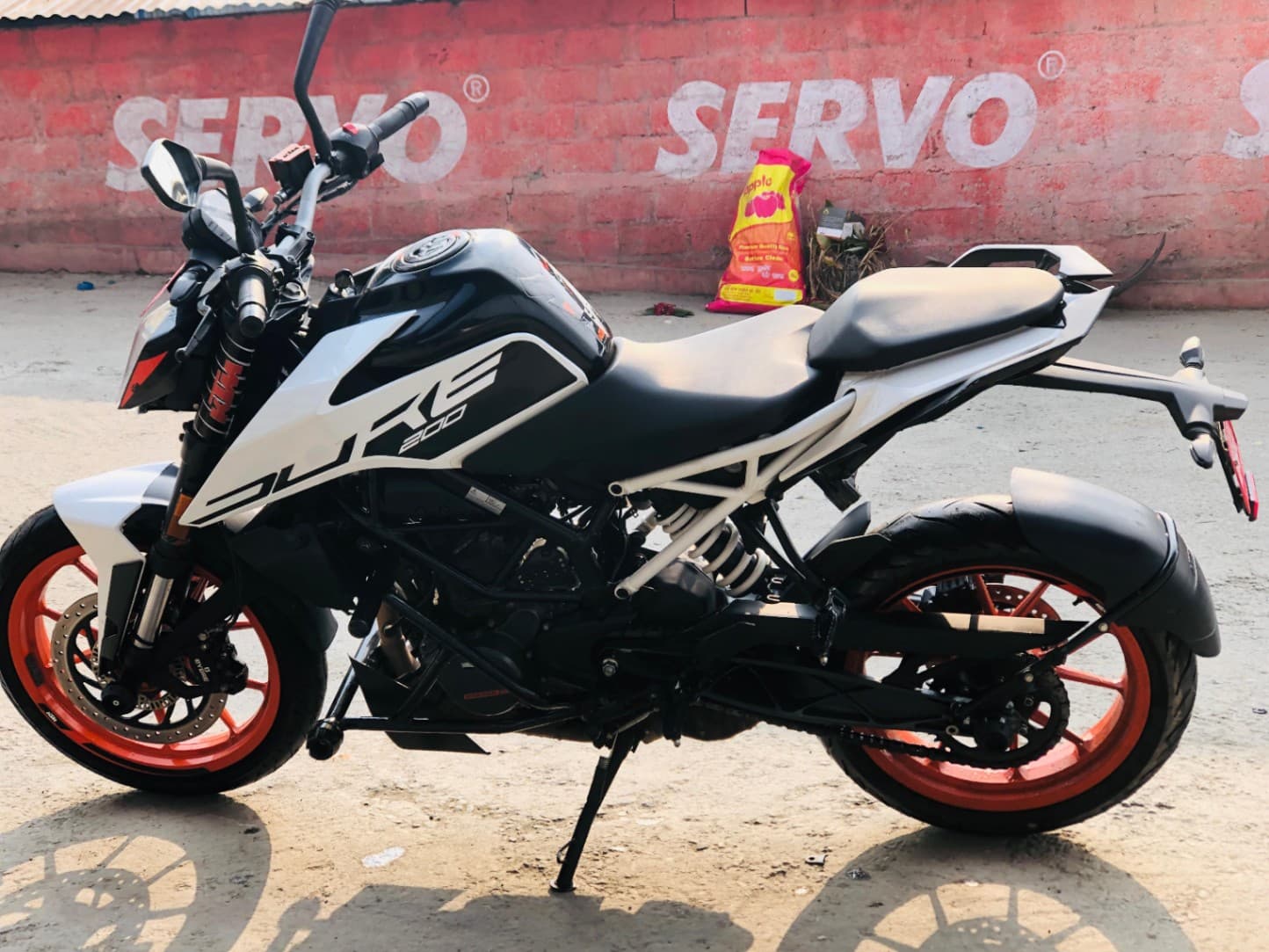 2022 KTM Duke 200 image