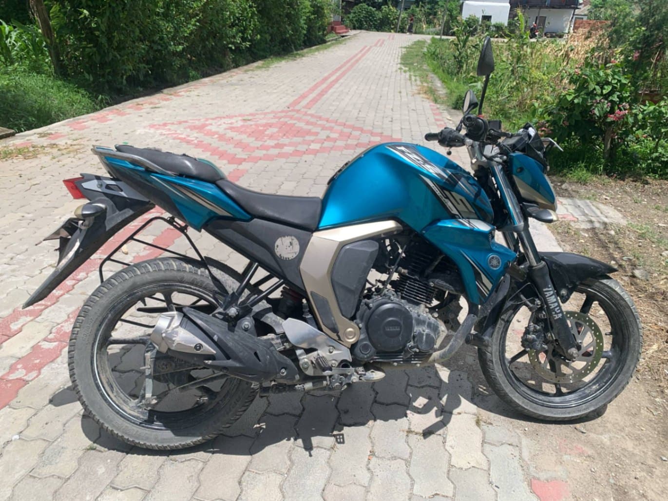 2017 Yamaha FZS V1 image