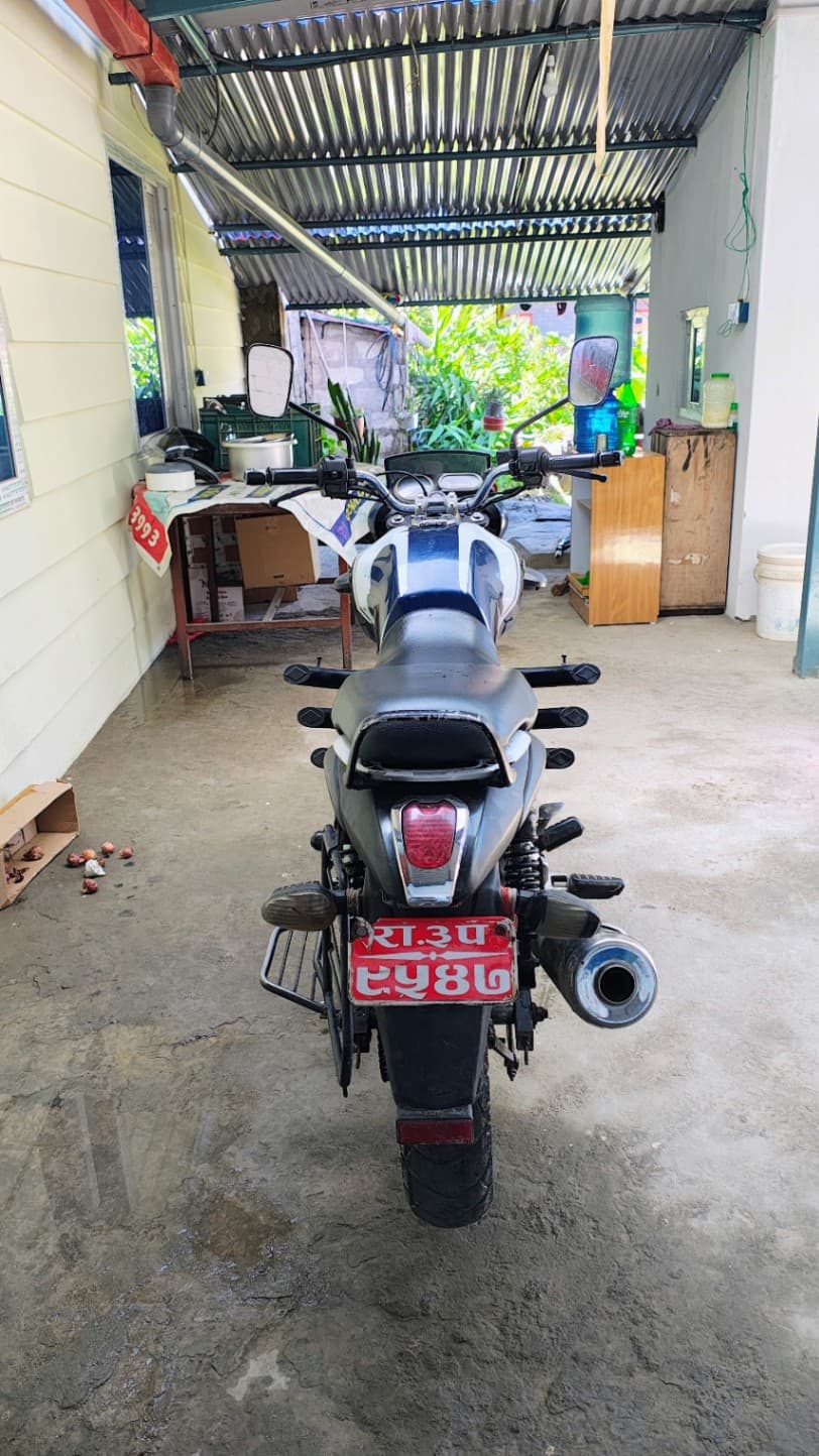 2018 Bajaj V15 image